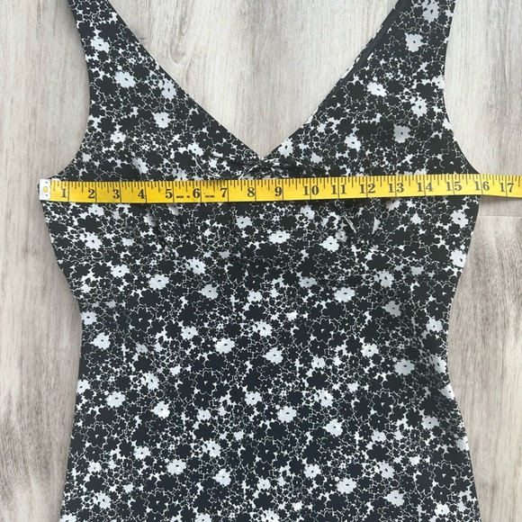 Express Monochrome Floral Dress - Picture 3 of 5